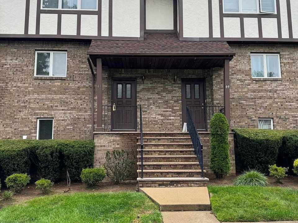 1st image of 43 Canterbury Ln