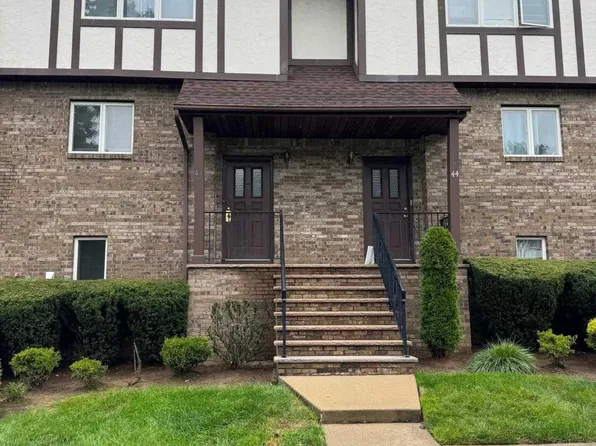 43 Canterbury Ln, New Milford, NJ 07646