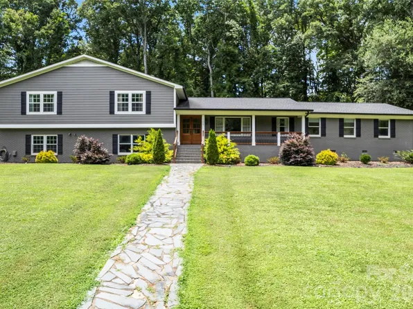 108 Brookmeade Dr, Statesville, NC 28625