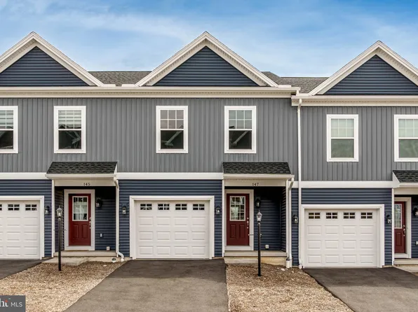 147 Highpoint Park Dr, Pleasant Gap, PA 16823