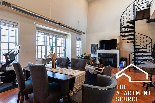2029 W Division St #PENTHOUSE Photo 1