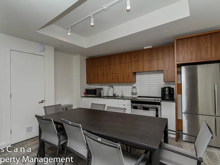 135 Barrette St #409 — Photo 33