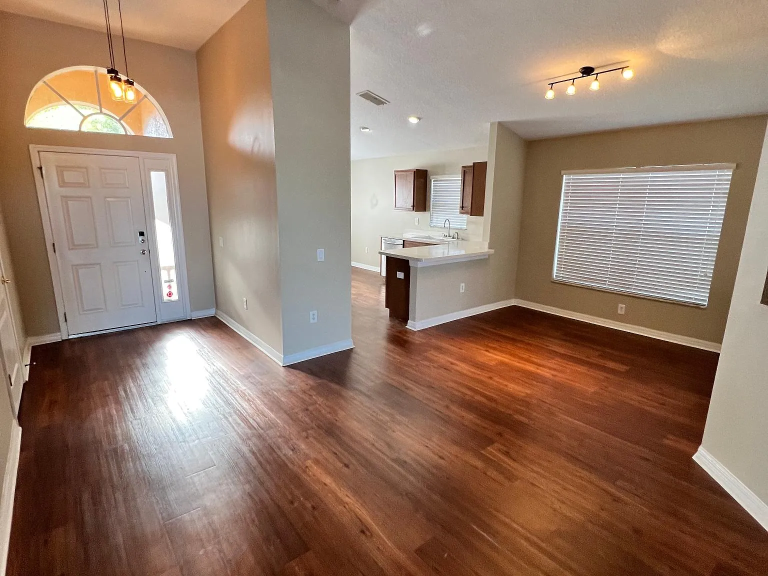3 bed, 1750 sqft, $2,150 — Photo 2
