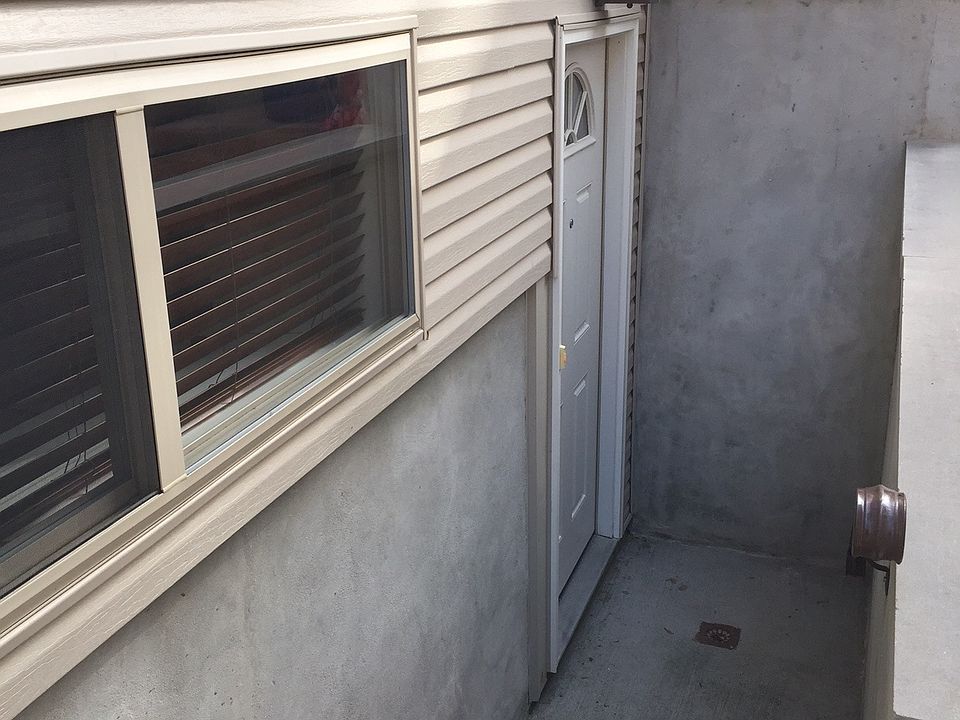 1st image of 492 Bradford Ave