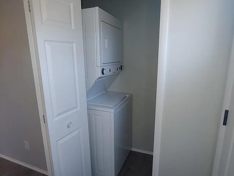 424 Gardner St — Photo 5