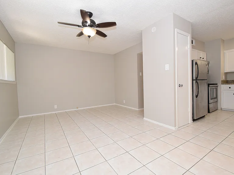 2404 Longview St #103 — Photo 6