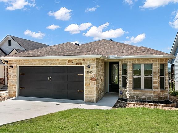 2nd image of 1025 Roanoke Ln