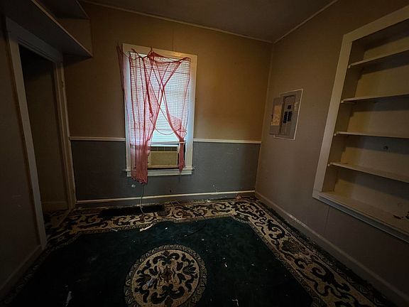 3rd image of 640 S Magnolia Ave