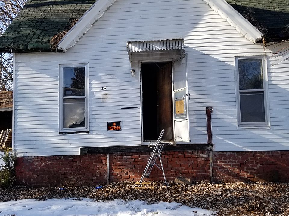 1st image of 372 Day St