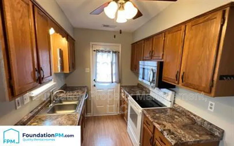 3 bed, 2.0 bath, 1613 sqft, $1,695 — Photo 3