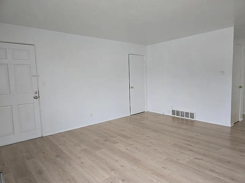 2 bed, 1.0 bath, $899 — Photo 4
