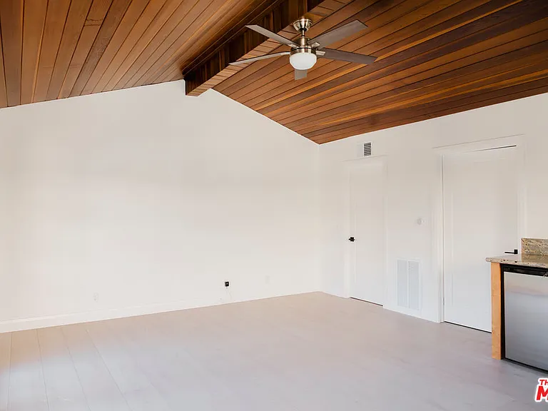 4933 Collett Ave — Photo 49