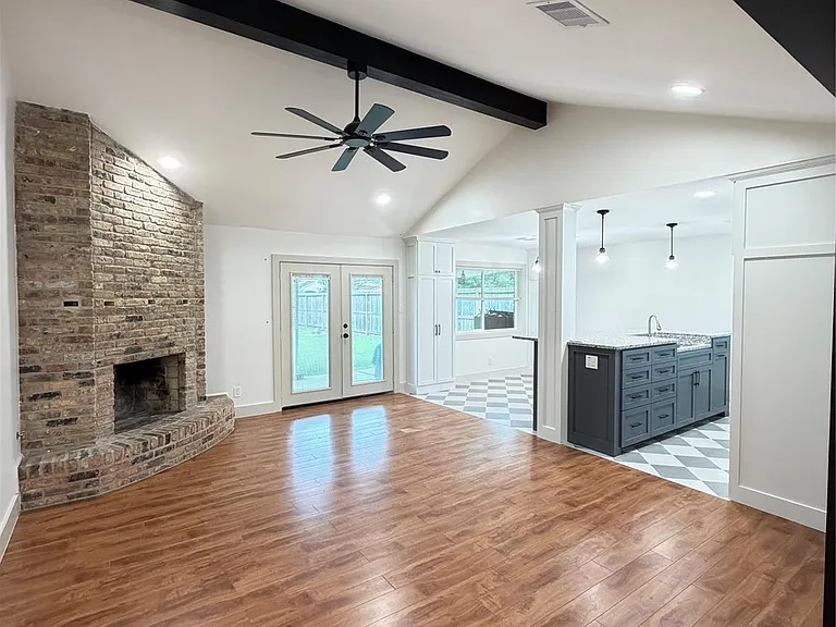 7007 Pine Grove Dr — Photo 2