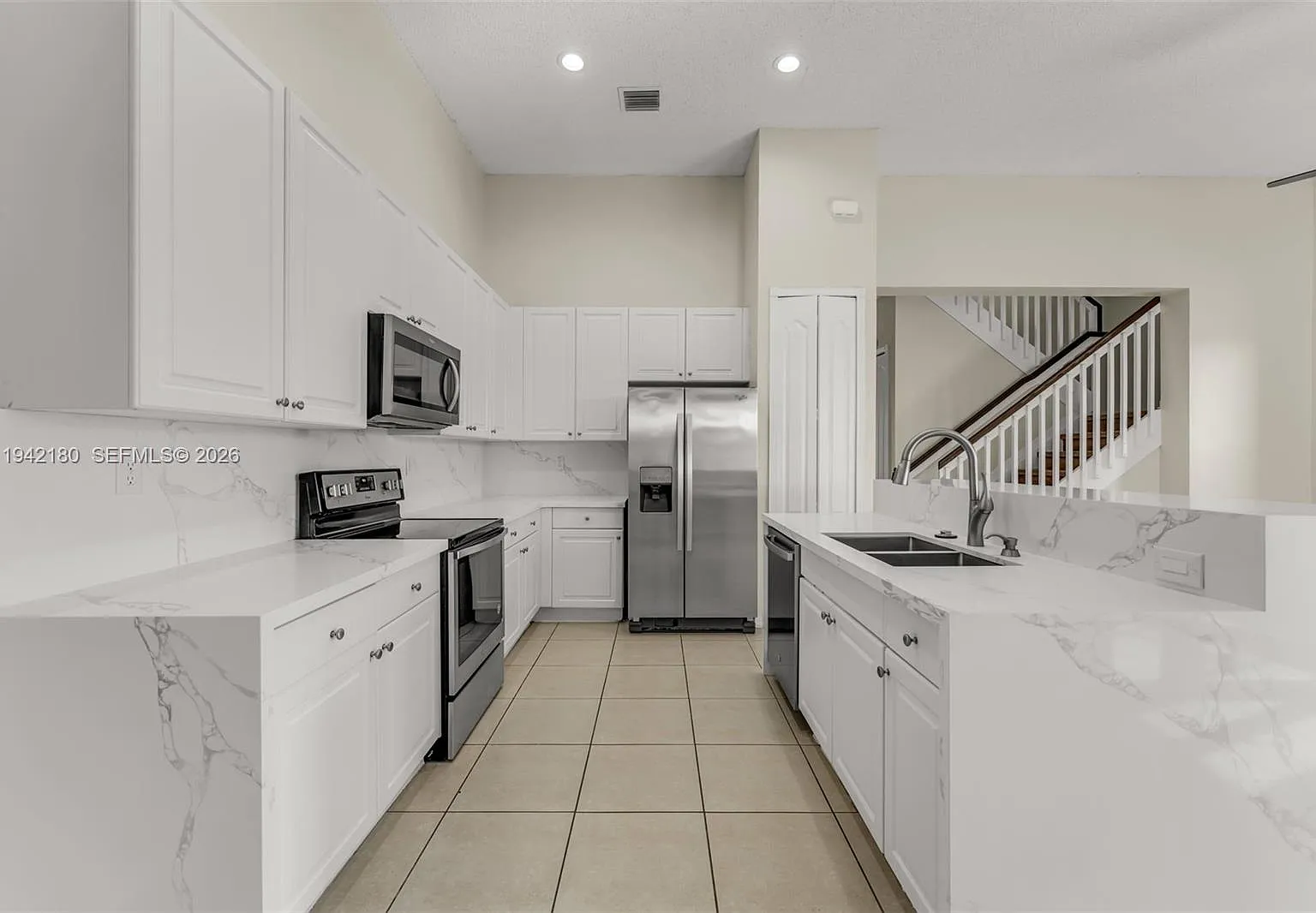 4 bed, 2.0 bath, 2381 sqft, $3,500 — Photo 4