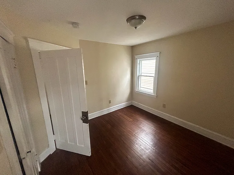 9804 Newton Ave — Photo 16
