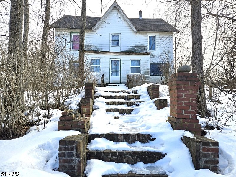 1st image of 172 Maple Rd