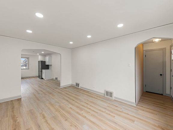 5th image of 3748 W 54th St