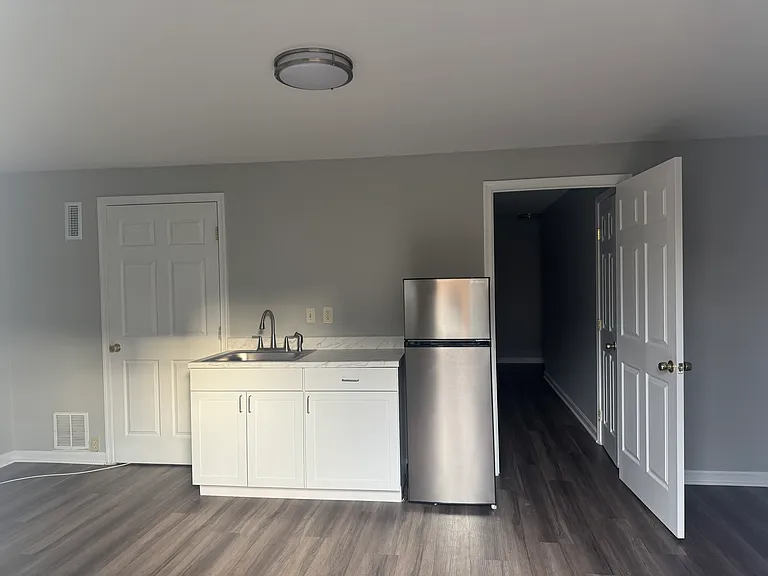 900 Barton Oaks Pl #BASEMENT — Photo 1