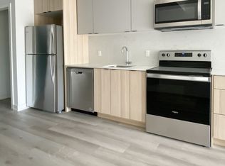 2000 Bathurst St #309, Toronto, ON M5P 0A7