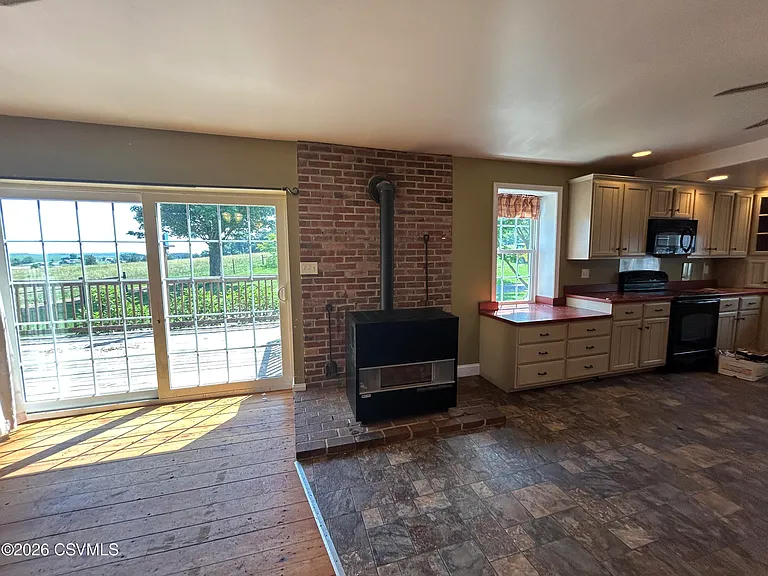 687 Hanselman Rd — Photo 17