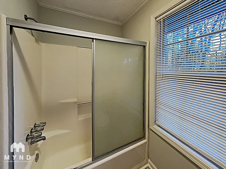 588 Henderson Rd — Photo 15