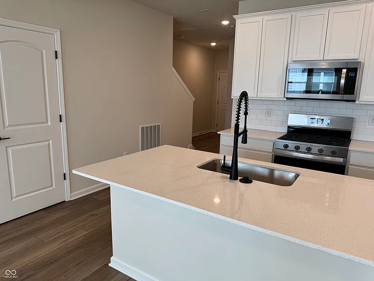 7304 Selah Ln — Photo 9