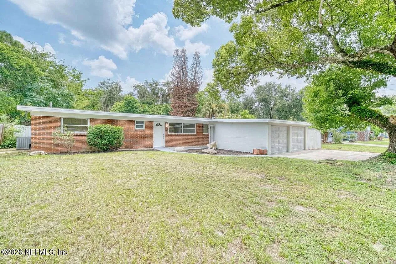 4 bed, 2.0 bath, 1976 sqft, $2,950 — Photo 2