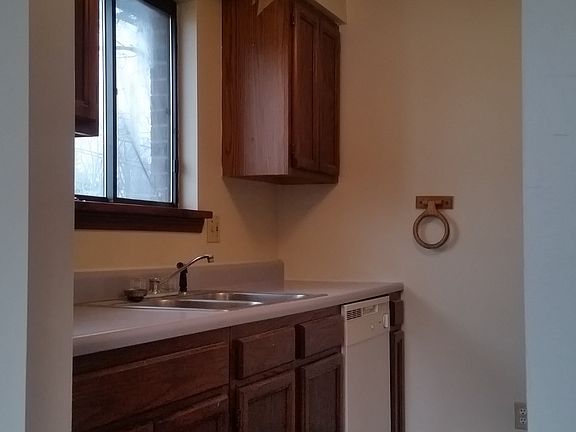 3rd image of 6560 Fairlane Dr APT 3