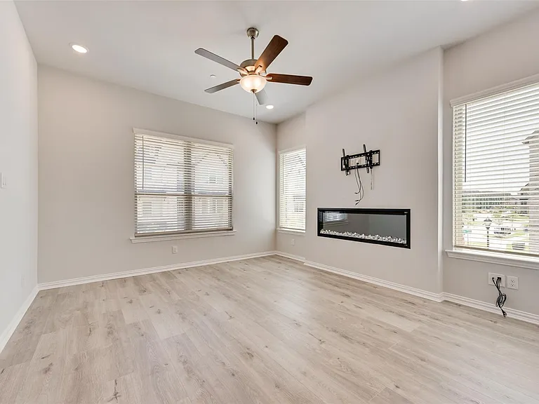 8340 Challenger Ln — Photo 15