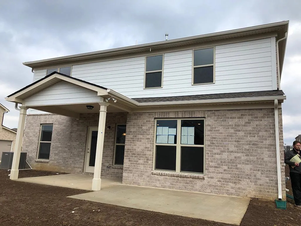 4 bed, 2757 sqft, $3,495 — Photo 3