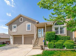 1706 Goose Creek Ct, Raymore, MO 64083