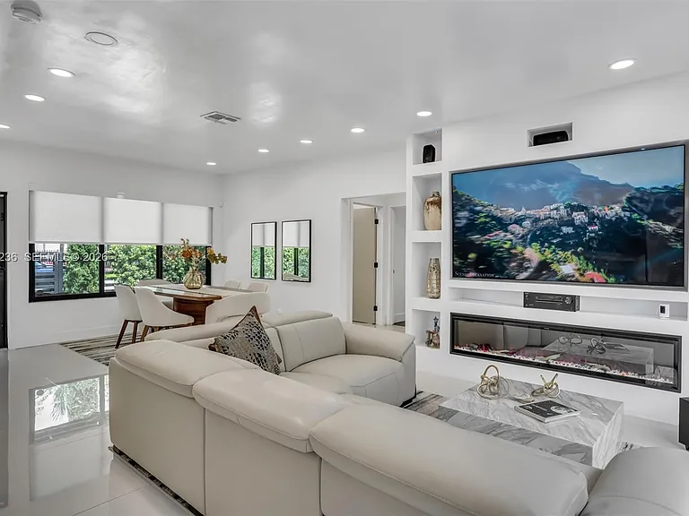2484 SW 25th St — Photo 9