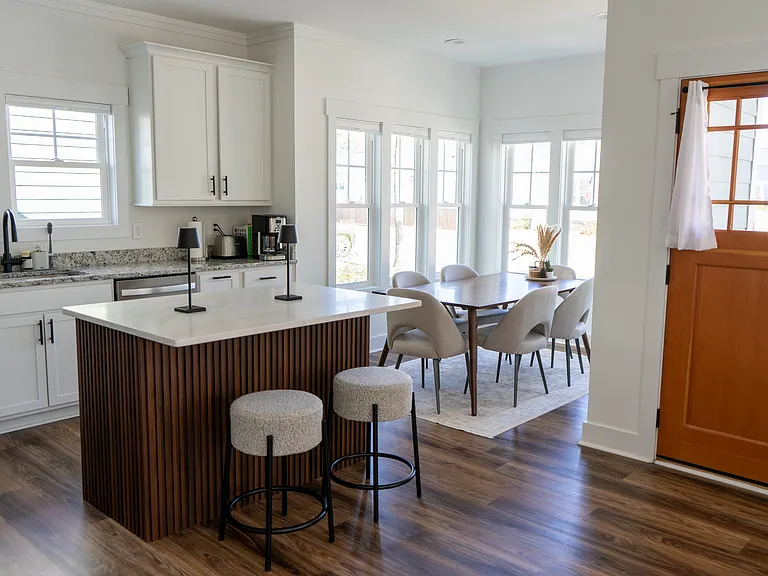 Kitchen & Dining (1st floor)