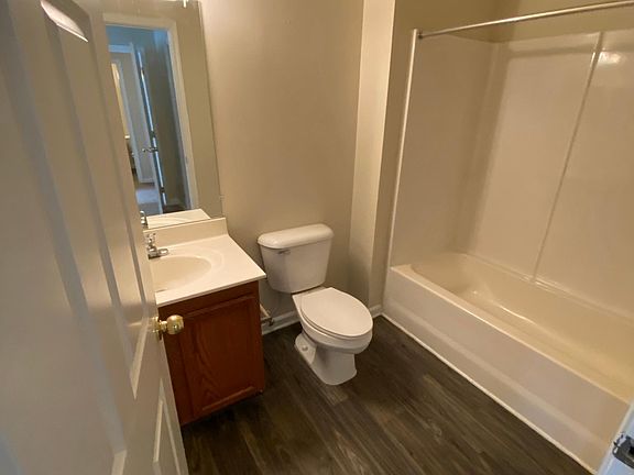5th image of 1410 Hull St #222