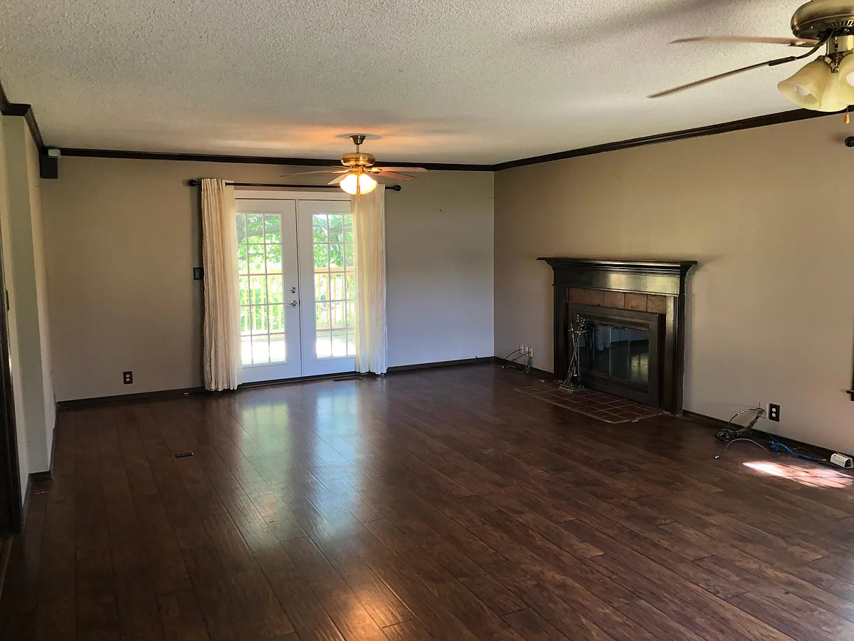 Building Photo - 3224 Regency Dr