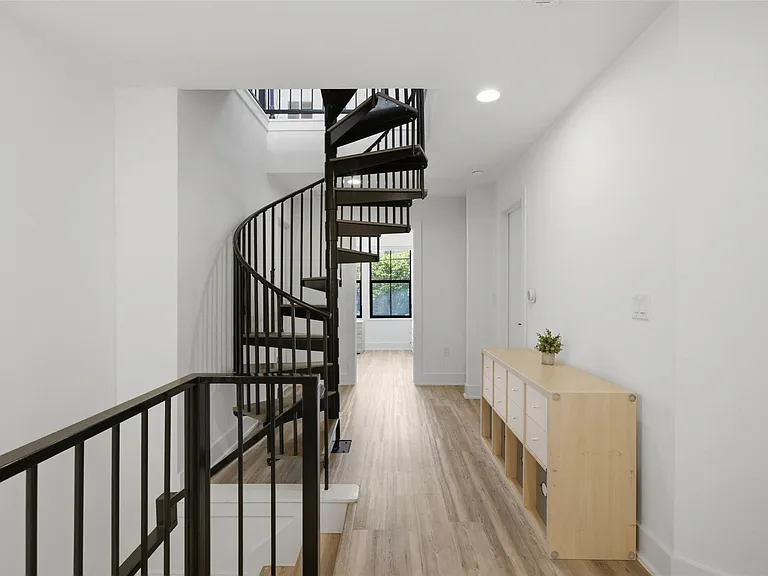 2711 Crest Ave #A — Photo 24
