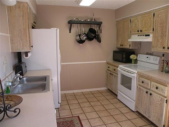 3rd image of 512 Woods Dr