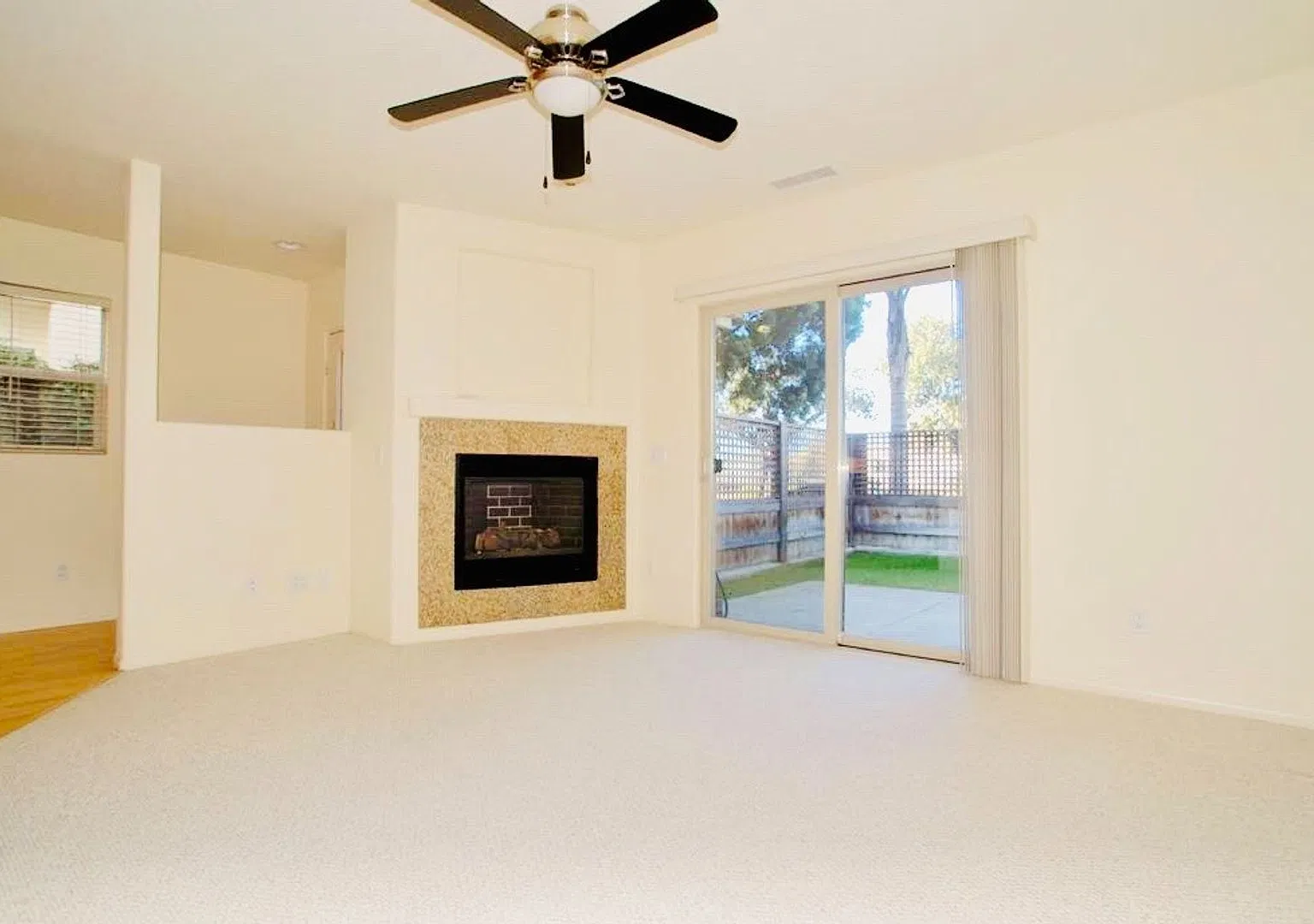 Spacious 3bd/3.5ba Townhouse In The Heart Of Pacific Beach! $5,095/Mo! — Photo 2