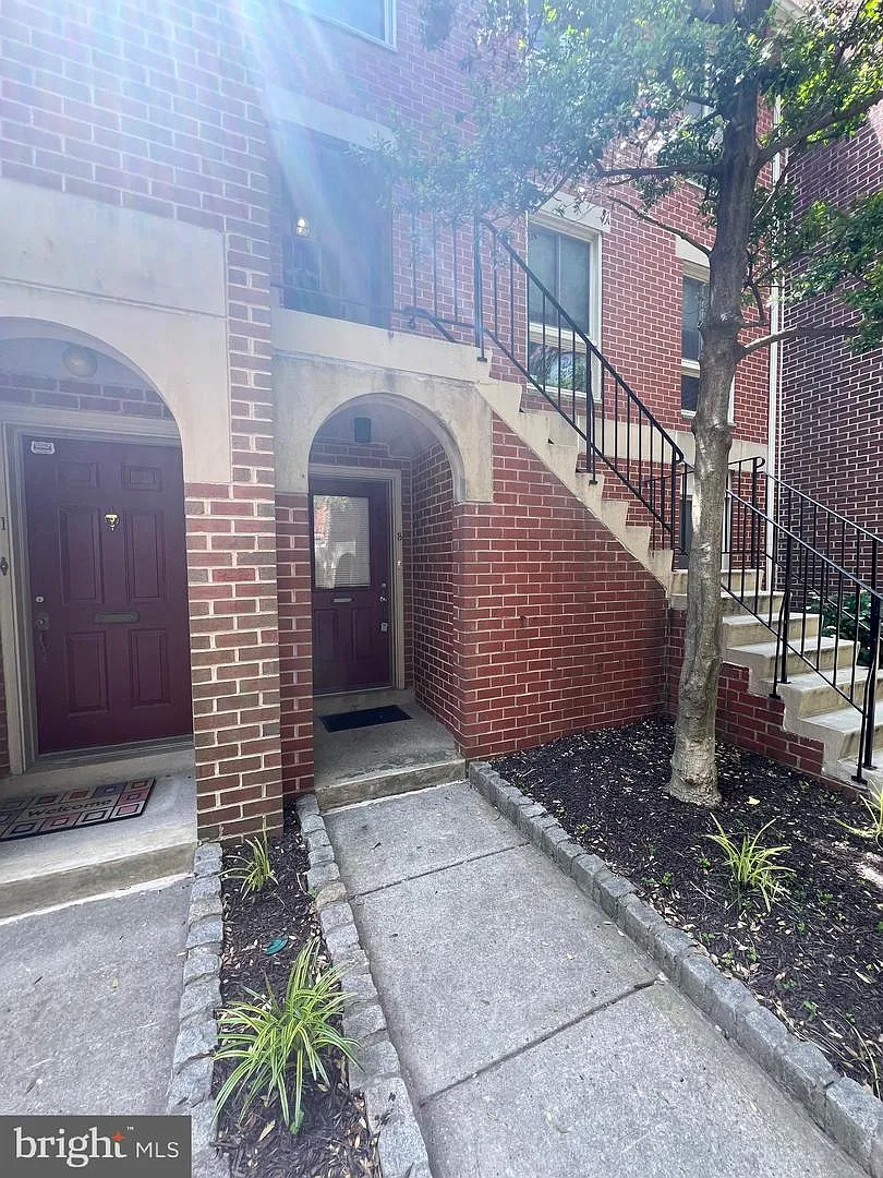 2 bed, 975 sqft, $2,000 — Photo 2