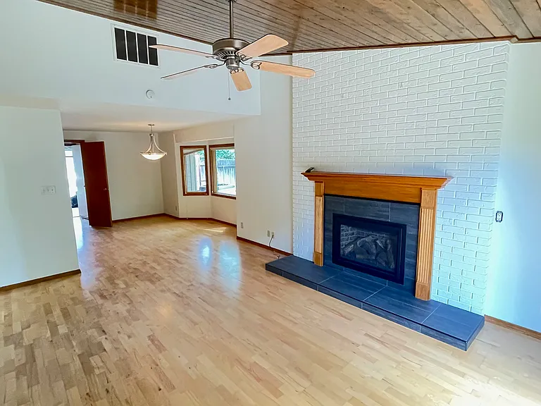 417 E Ranch Dr — Photo 5