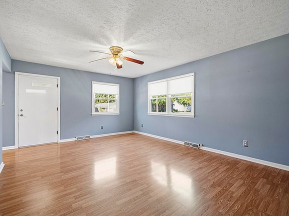 4th image of 117 Adams St