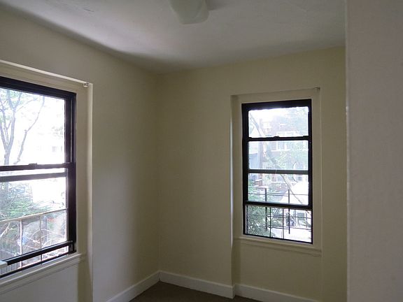 4th image of 2147 33rd St APT 2F