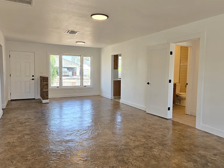1731 E Redfield Rd — Photo 7