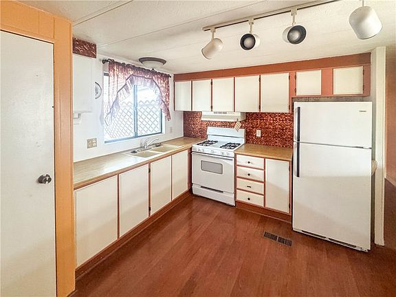 3rd image of 595 Terrace Drive