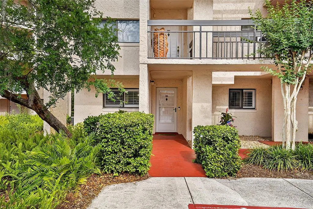 Building Photo - 1166 Carmel Cir #100