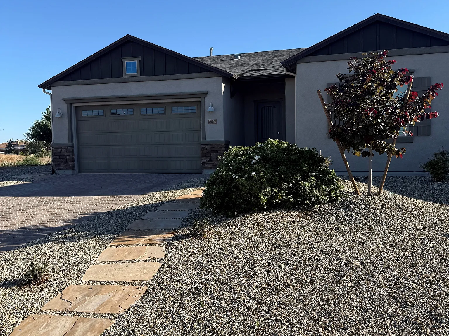 BC1621-7906 E Carbon Court - 1 — Photo 2