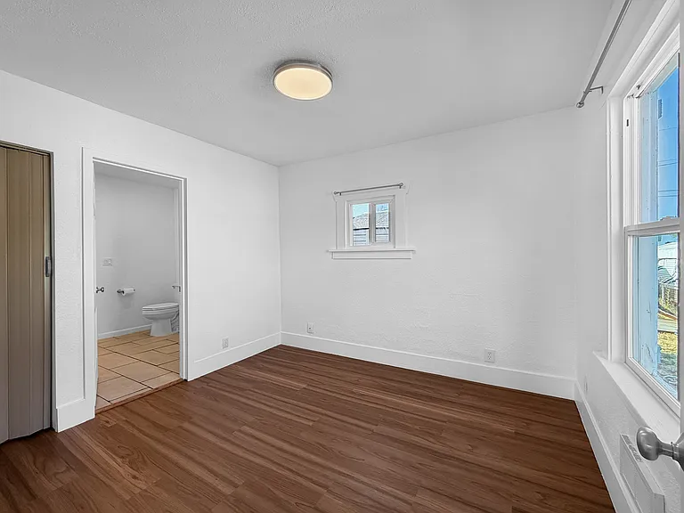 1725 S 35th St — Photo 17