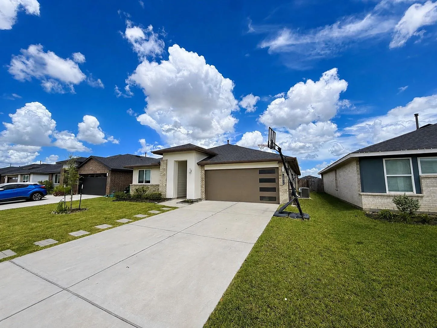 4 bed, 3.0 bath, 2269 sqft, $2,350 — Photo 3