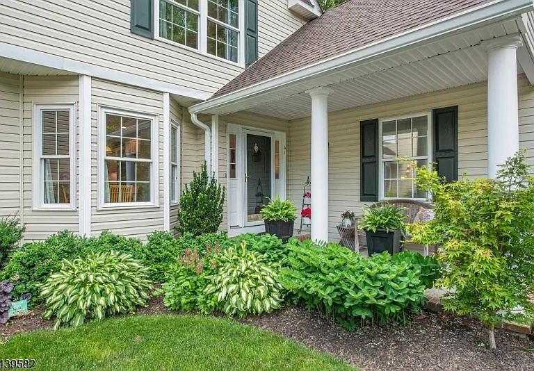 31 Cooper Ln — Photo 1