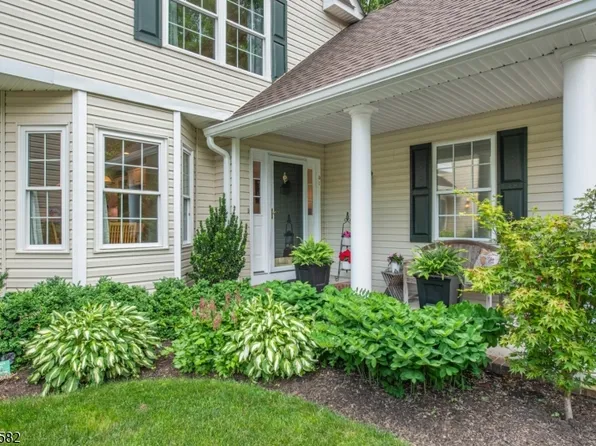 31 Cooper Ln, Millington, NJ 07946